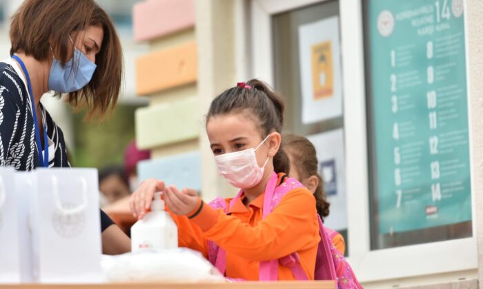Çocuklar olası bir hastalık belirtisinde okula gitmemeli