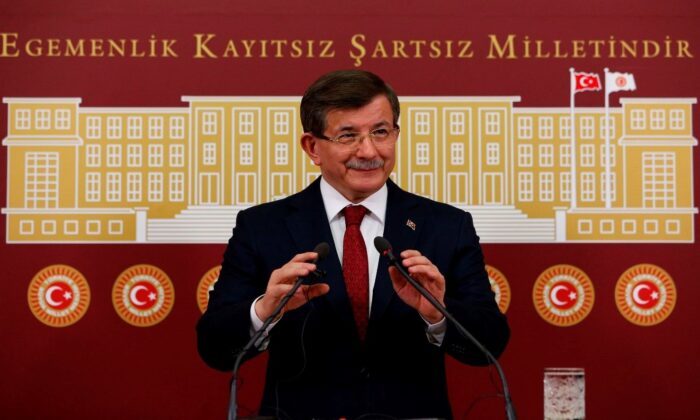 Ahmet Davutluğu corona virüse yakalandı