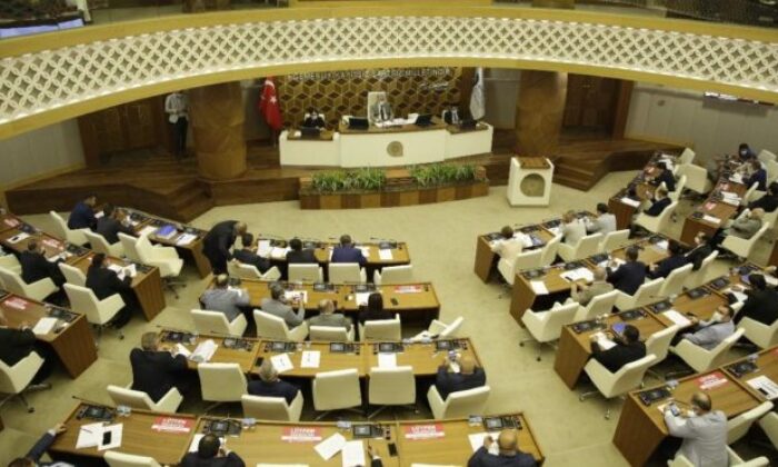 Antalya Büyükşehir’de yetki tartışması