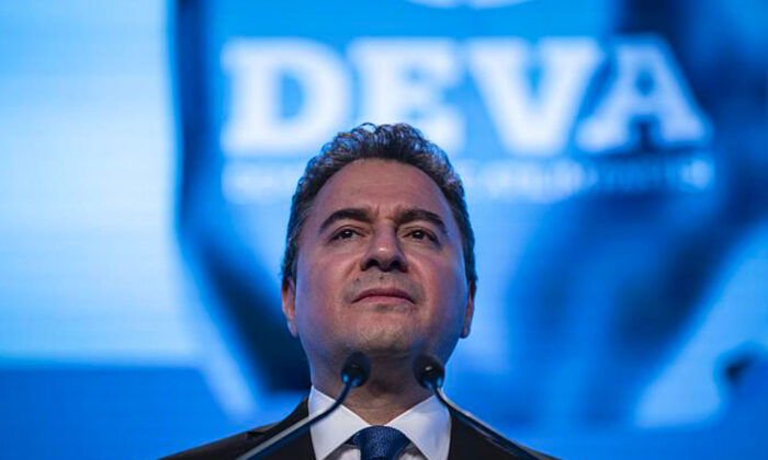Babacan: Bir zamanlar hizmetkârı olacağını söylediğiniz halkımıza efendi olmaya kalkıyorsunuz