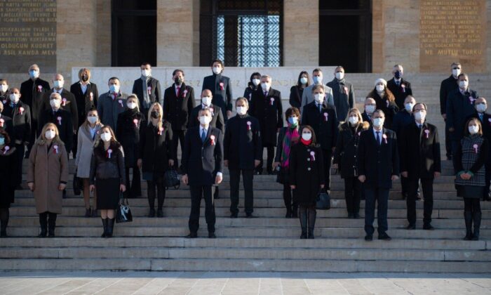 Bakan Selçuk, 81 ilden öğretmenlerle birlikte Anıtkabir’i ziyaret etti