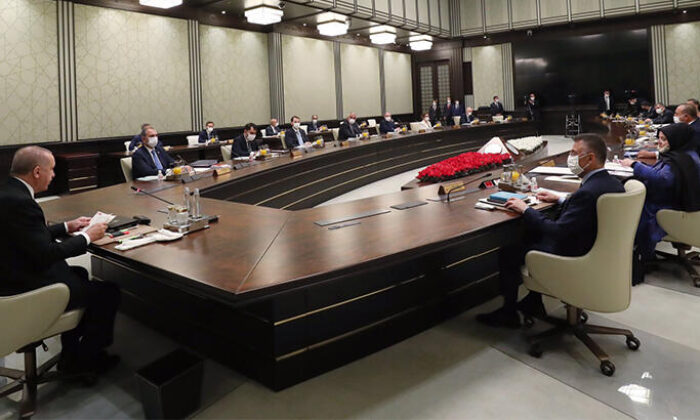 Cumhurbaşkanlığı Kabinesi, Koronavirüs gündemiyle toplanacak; pazartesi günü yeni yasaklar gelebilir