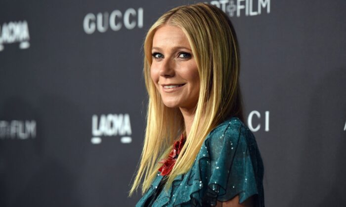 Gwyneth Paltrow babasının küllerini ziyaret etti