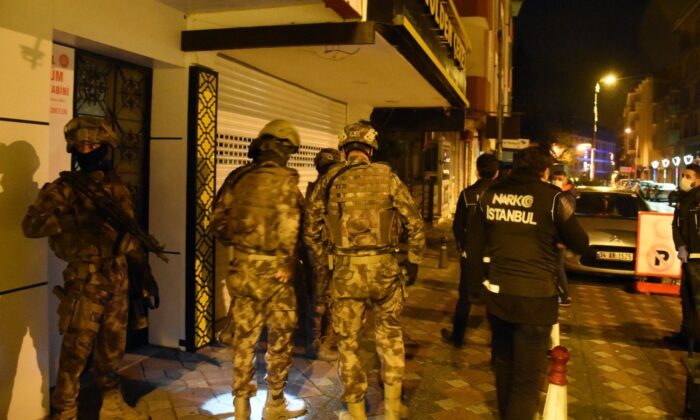 İstanbul’da uyuşturucu tacirlerine şafak operasyonu