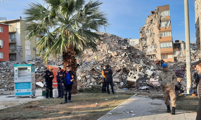 İzmir Büyükşehir Belediye Başkanı: Hiçbir kurumun tek başına altından kalkamayacağı bir tablo ile karşı karşıyayız