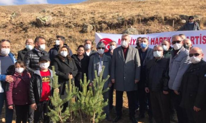 Kayseri’de MHP teşkilatı şehitler için Erciyes’e 406 fidan dikti
