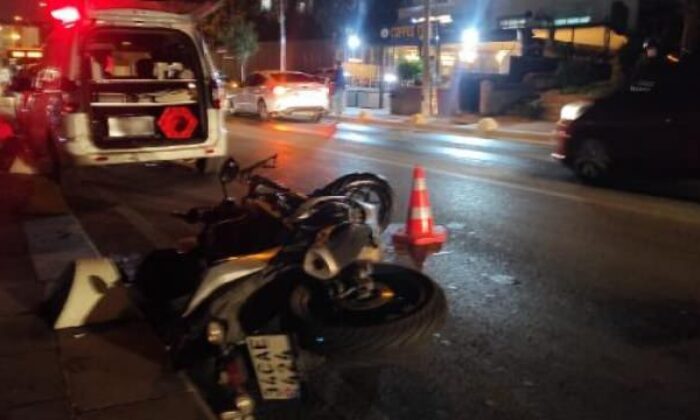 Küçükçekmece’de motosiklet yaya çarptı: 2 yaralı