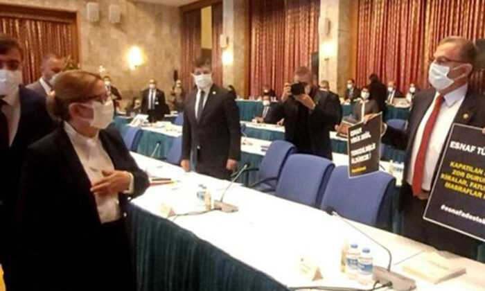 Meclis Plan Bütçe Komisyonu’nda tartışma; polis görüntü alan milletvekili danışmanını engellemeye çalıştı