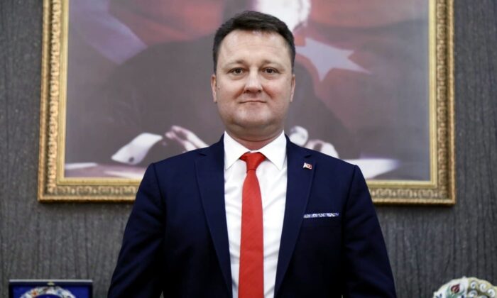 Menemen Belediye Başkanı Serdar Aksoy CHP’den istifa etti