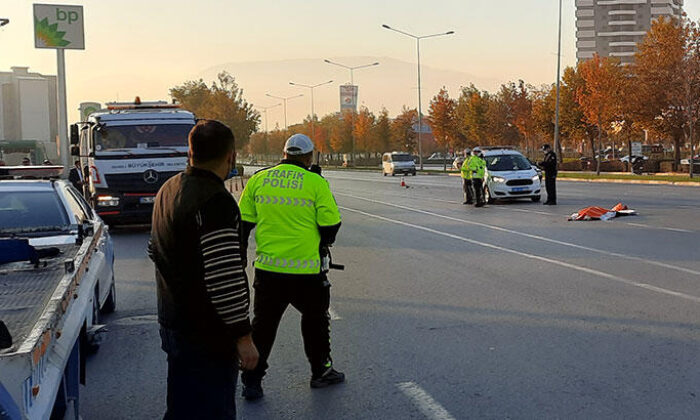Motosikletin çarptığı kadının feci ölümü