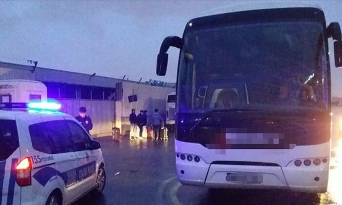 Şehirler arası otobüste kasklı yolcu paniği (Kaymakamlıktan açıklama)