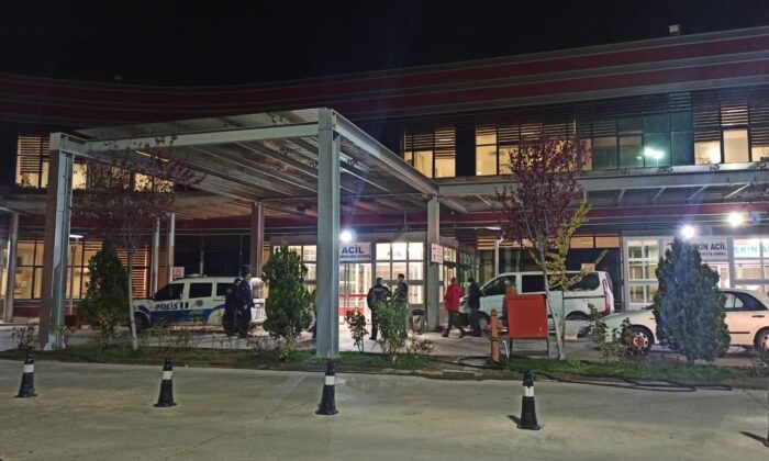 Şişe atma kavgasında 2 yaralı, 4 gözaltı