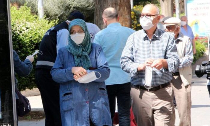 Sokağa çıkma sınırlamasına yaşlılar tepkili