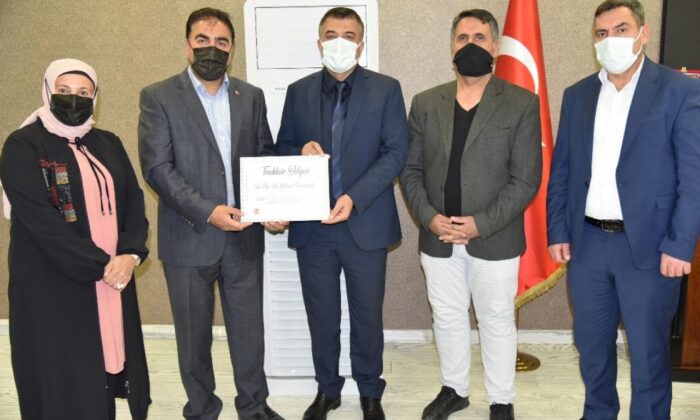 Başkan Yazlık’tan, Sünnetçioğlu’na teşekkür belgesi