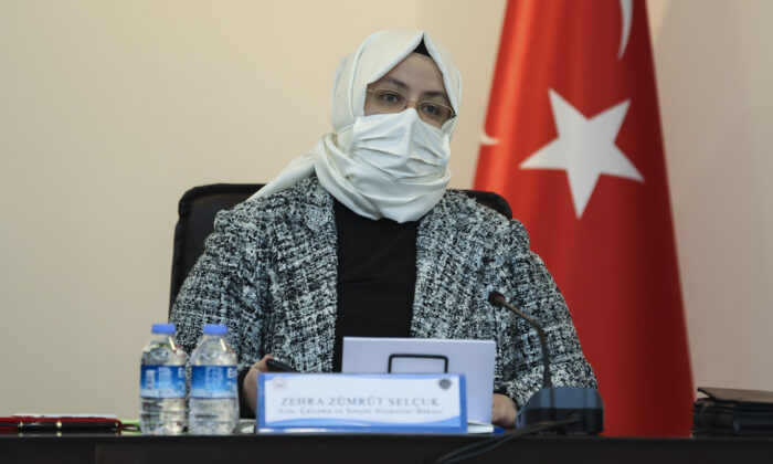 Bakanlık işitme engelliler için harekete geçti
