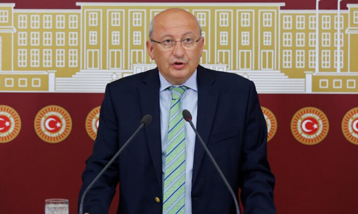 CHP’li Çakırözer’den yaptırım tepkisi: ‘Dostum Trump’ın attığı kazıklar saraya ders olsun, dış politika sadece kişisel ilişkilerle yürümez