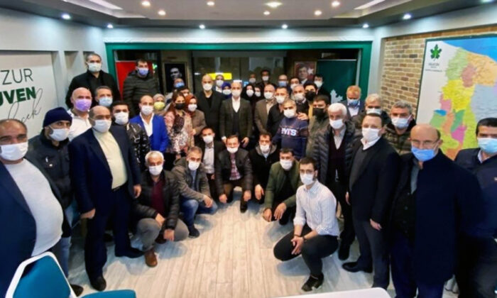 Gelecek Partisi il teşkilatından toplu istifa; “Biat eden bir teşkilat olmamız istendi”