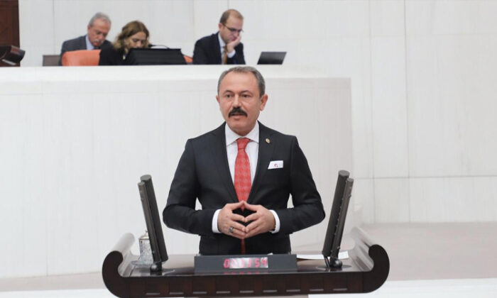 “Kuru ekmek yiyorlarsa aç değiller” diyen AKP’li Şahin Tin yediği kebapların fişini belediyeye yazdırdı; habere erişim engeli getirildi!