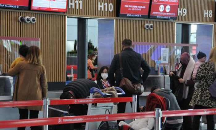 Londra’dan tahliye edilen ilk uçak İstanbul’a geldi