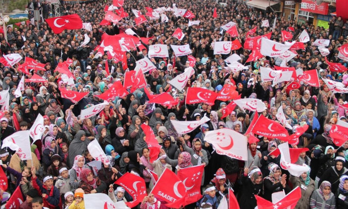 Saadet Partisi’nden Erdoğan’ın sözlerine yanıt: Türkiye’nin problemi, kadınların ne giydiği değil; ne yaşadığıdır!