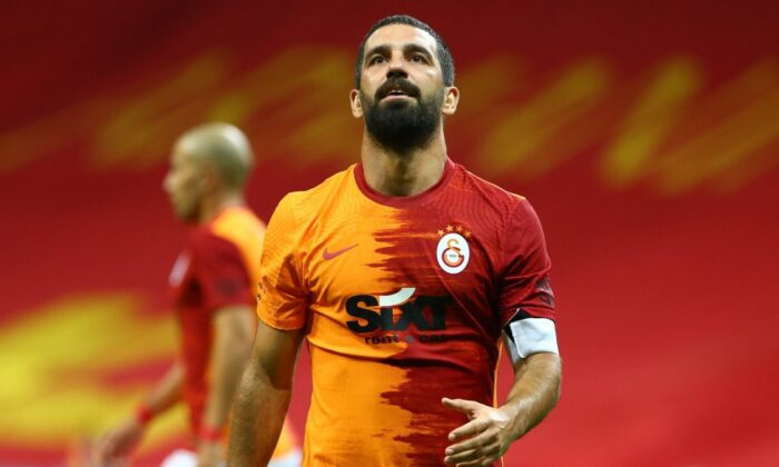 2 maç ceza alan Arda Turan’dan göndermeli paylaşım
