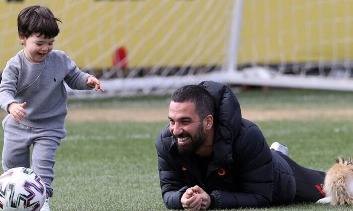 Arda Turan oğluyla birlikte Florya’da