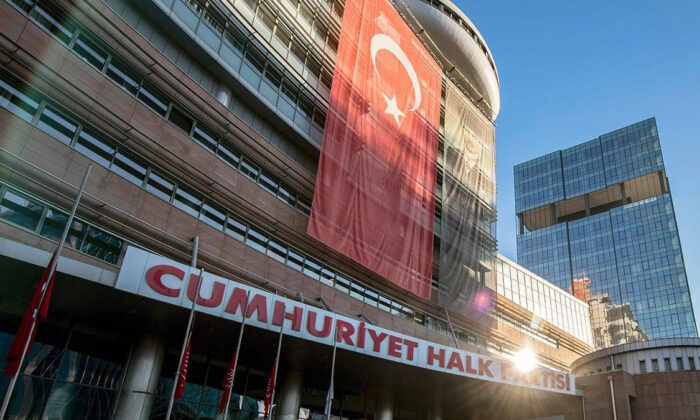 CHP’den yeni slogan: Kendine güven!