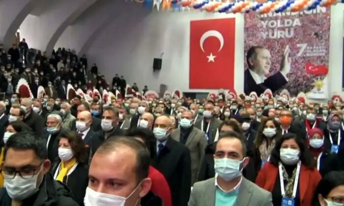 CHP’li Emir: AK Parti kongrelerine katılanlara önceden ücretsiz Kovid-19 testi yapılıyor
