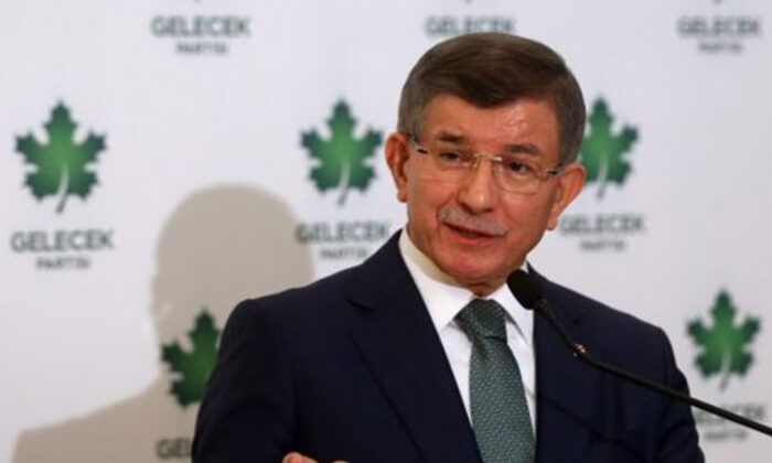 Davutoğlu’ndan Cumhur İttifakı liderlerine tepki: Türkiye’de iki buçuk adam yönetimi var