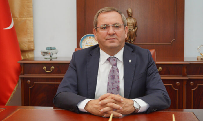 Demokrat Partili başkan partisinden istifa etti