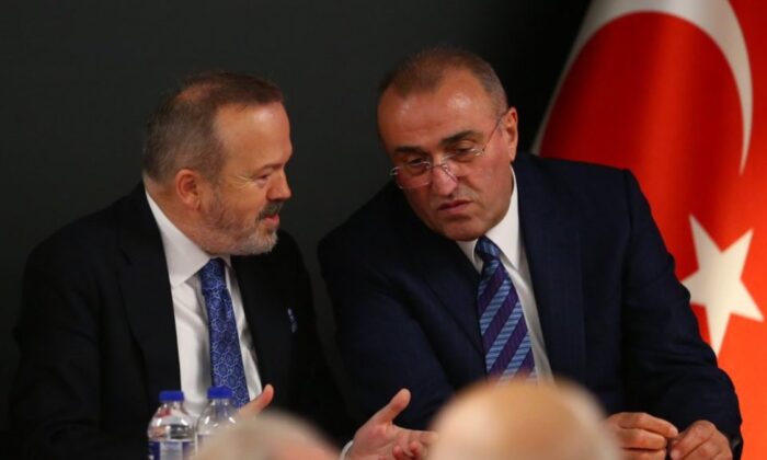 Galatasaray yönetiminden ortak mesaj: Boyun eğmeyeceğiz