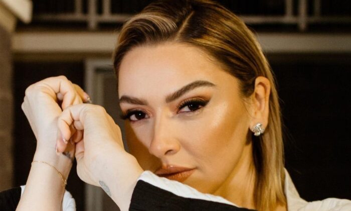 Hadise ayağına dövme yaptırdı
