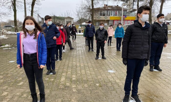 İstanbul’da yüz yüze eğitim mahalle ve köy okullarında başladı