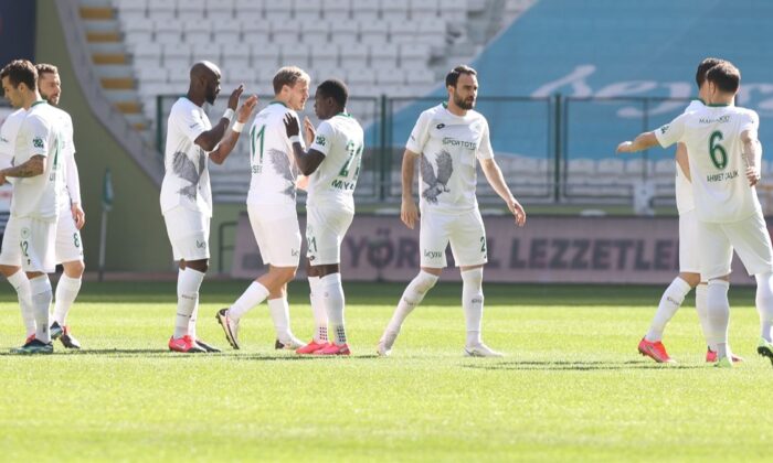 Konyaspor, Denizli’yi 2 golle geçti