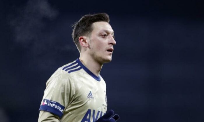 Mesut Özil: Fenerbahçe’ye hak ettiği başarıları yaşatacağız