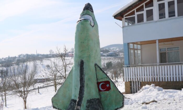 Sakarya’da yağan karla, uzay mekiği yapıldı