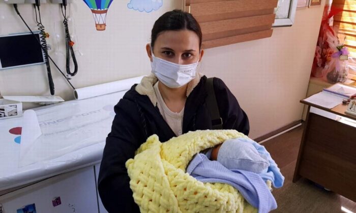Siirt’te 700 gram doğan bebek, 33 günde iyileşti