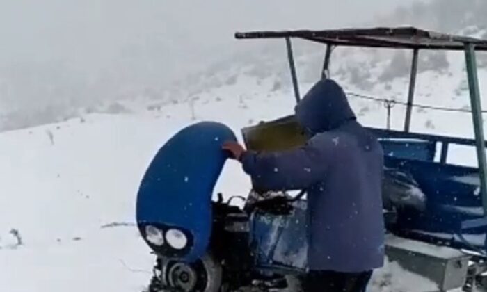 Siirt’te kar yağışı, eğitime engel olamadı