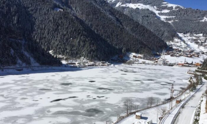Trabzon’a yağan karla birlikte, Uzungöl buz tuttu