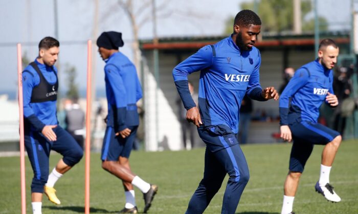 Trabzonspor’da 3 futbolcu koronavirüse yakalandı