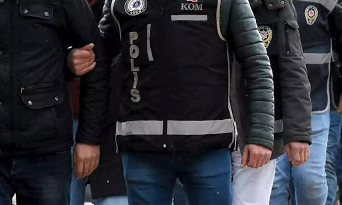 3 ilde FETÖ operasyonu: 11 gözaltı