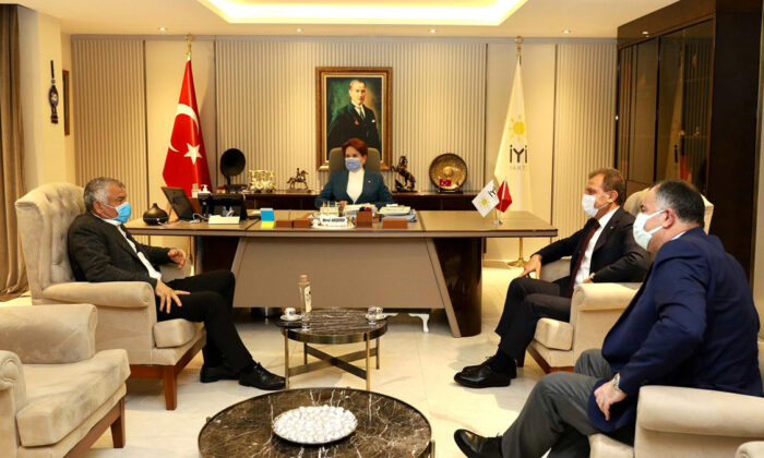 Akşener, belediye başkanlarıyla görüştü