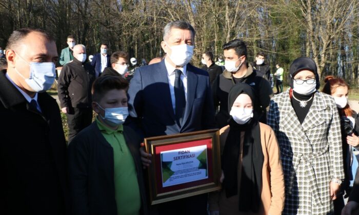 Bakan Selçuk: İlk ve ortaokullarda yüzde 80, liselerde yüzde 70’in üzerinde katılım var