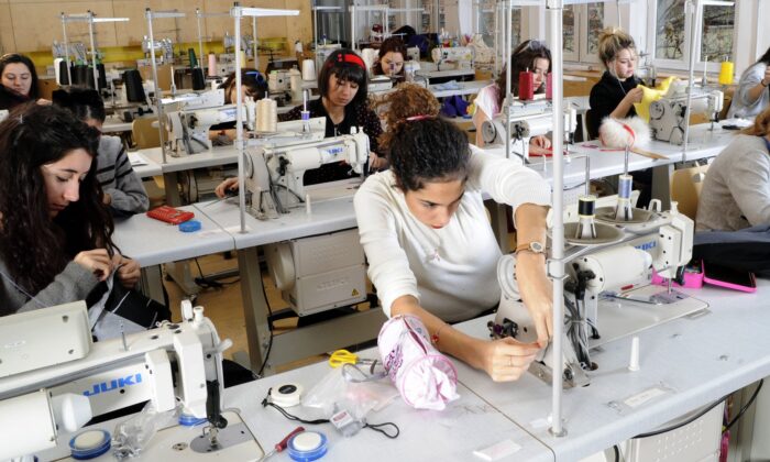DİSK: Pandemi kadın çalışanları vurdu; geniş tanımlı işsizlik kadınlarda yüzde 38’e çıktı; yüzde 42’sinin ücreti azaldı