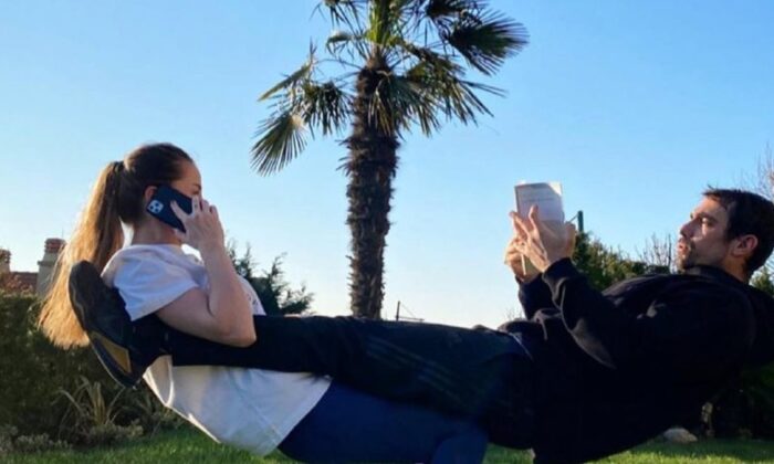 İbrahim Çelikkol acroyoga yaptı