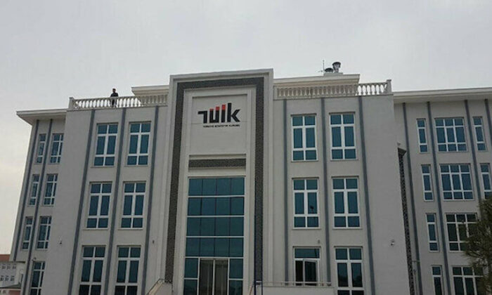 İstihdam bir ayda 822 bin kişi nasıl arttı? TÜİK’in işsizlik verisi tartışma yarattı…