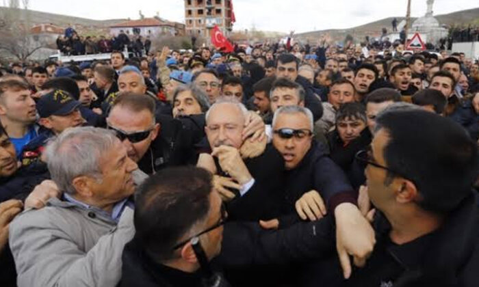 Kılıçdaroğlu’na linç girişimi davasında sanıklar kendilerini böyle savundu: Kurtulma amacıyla kolumu salladım, hiçbir şey hatırlamıyorum