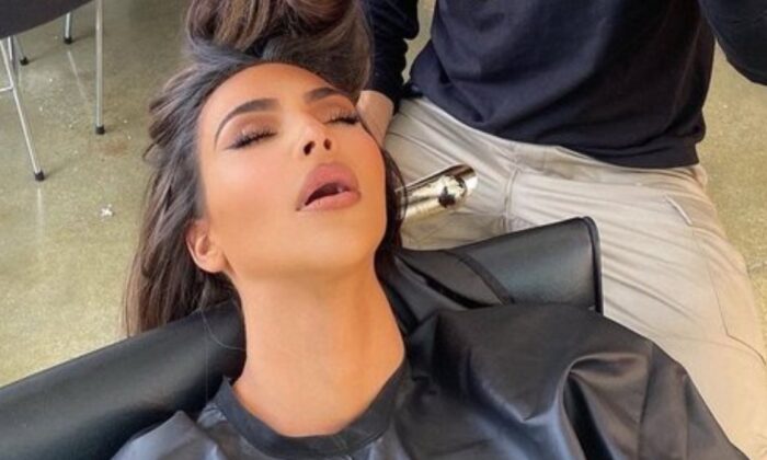 Kim Kardashian kuaför koltuğunda uyudu