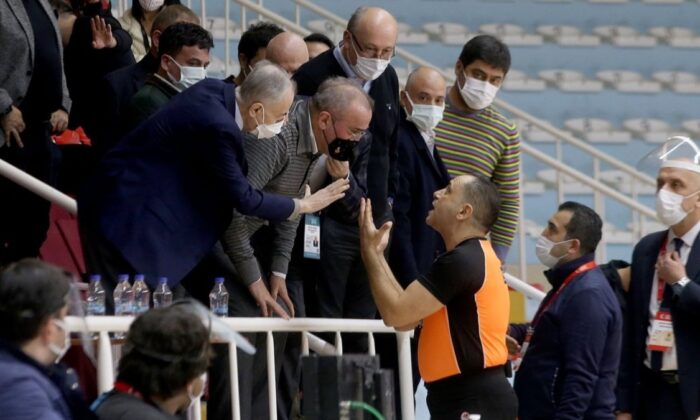 Matt Farrell ile Galatasaraylı yöneticiler arasında yaşananlar