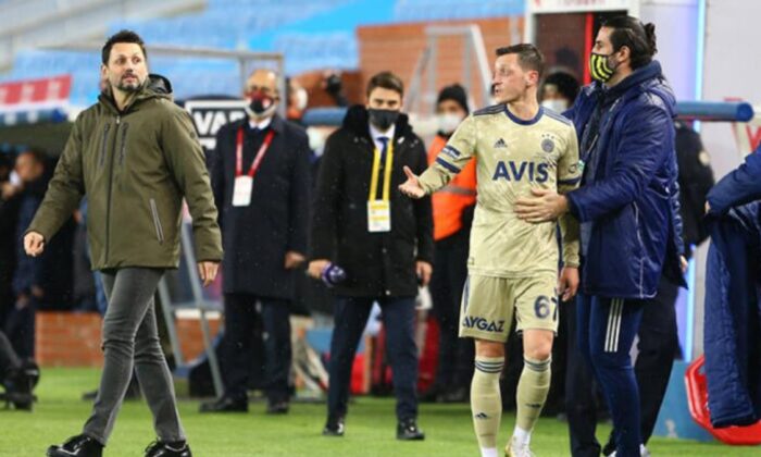 Mesut Özil’den Erol Bulut’a tepki